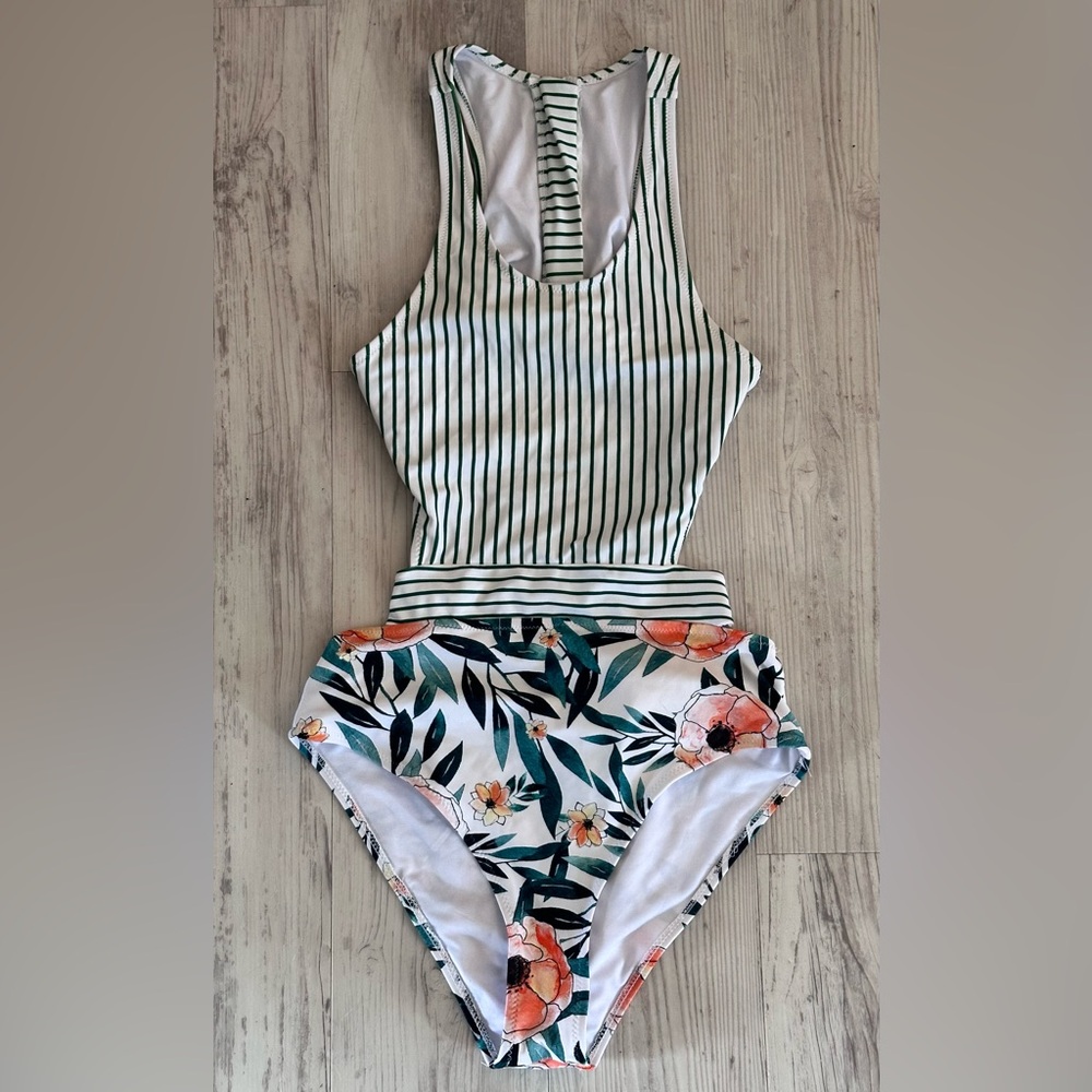 Miss U Poppy Print One-Piece Swimsuit Womens Size Medium